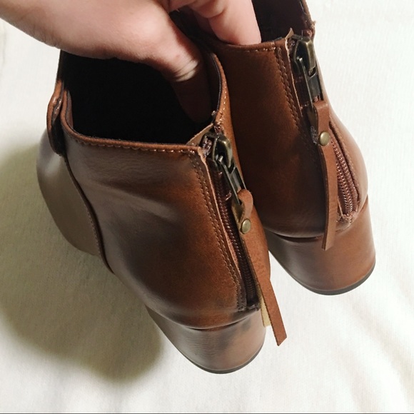 New✨SALE✨Downeaster Alice Toffee Vegan Leather Cognac Brown Booties 9 - Picture 5 of 8